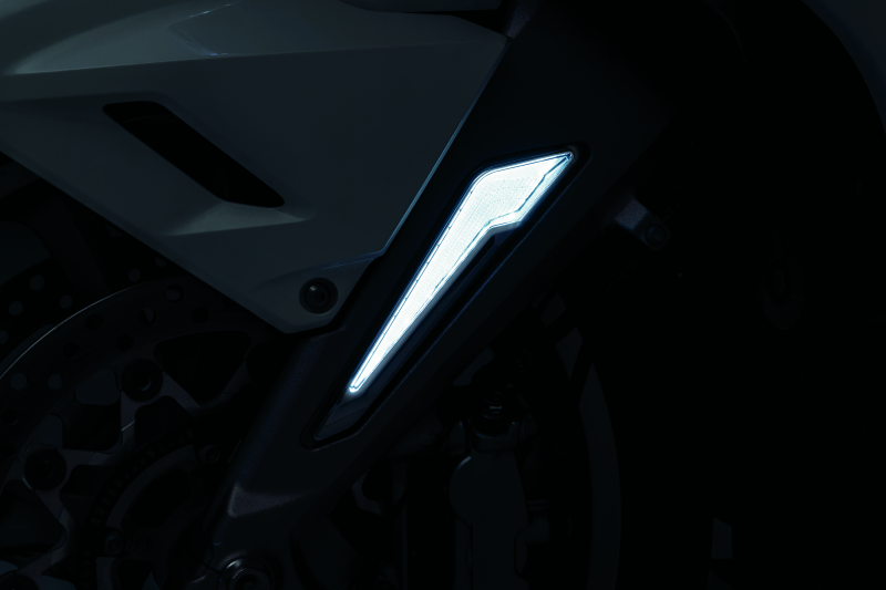 Kuryakyn Omni L.E.D. Fork Inserts 18-20 GL1800 Chrome Brackets Kuryakyn