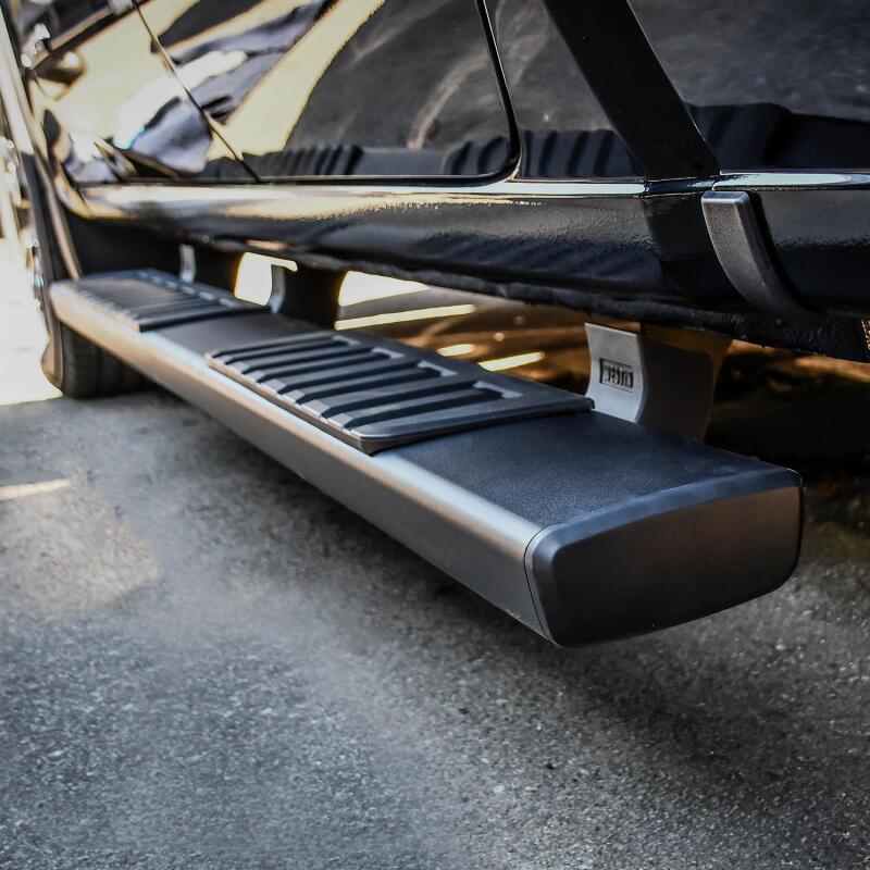 Westin 19-22 Chevrolet Silverado 1500 DC (Excl. 2019 LD/Limited) R7 Nerf Step Bars - Black Nerf Bars Westin