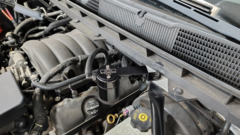 J&L 14-18 Chevy Silverado 1500 / 14-18 GMC Sierra 1500 4.3L V6 Oil Separator - Black Anodized Oil Separators J&L