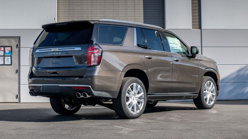 Borla 21-22 Chevrolet Tahoe 5.3L V8 2/4WD 4DR 3.00in/2.75in Touring Cat-Back Exhaust w/ Chrome Tips Catback Borla