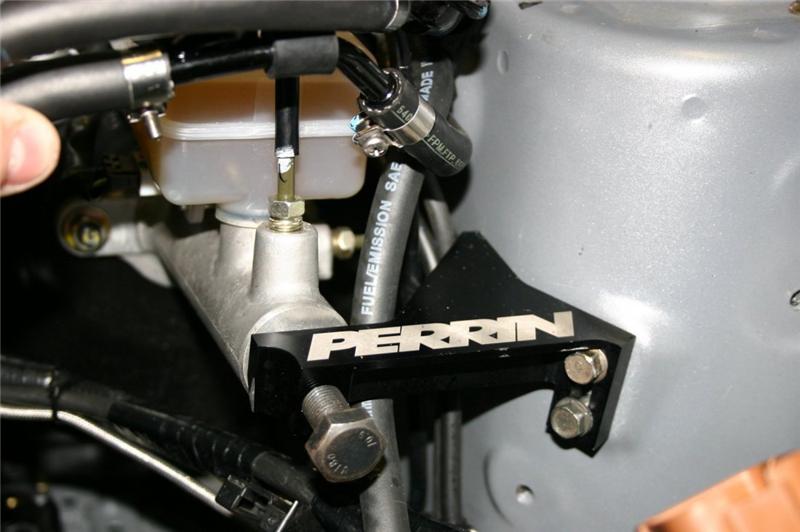 PERRIN 02-07 Subaru WRX/STi / 04-07 Forester XT Master Cyllinder Support Bracket - Black Hardware - Singles Perrin Performance