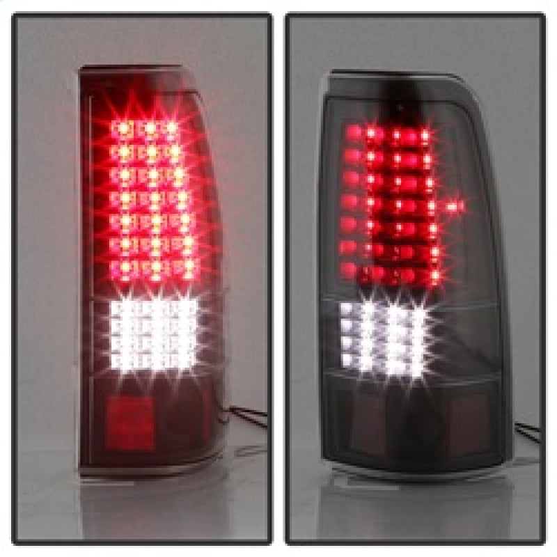 xTune 03-06 Chevrolet Silverado 1500 LED Tail Lights - Black (ALT-JH-CSIL03-LED-BK) Tail Lights SPYDER