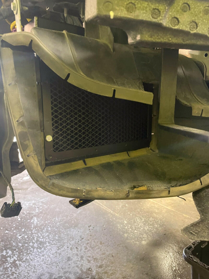 CSF BMW F8X M3/M4/M2C Auxiliary Radiators w/ Rock Guards (Sold Individually - Fits Left and Right Radiators CSF