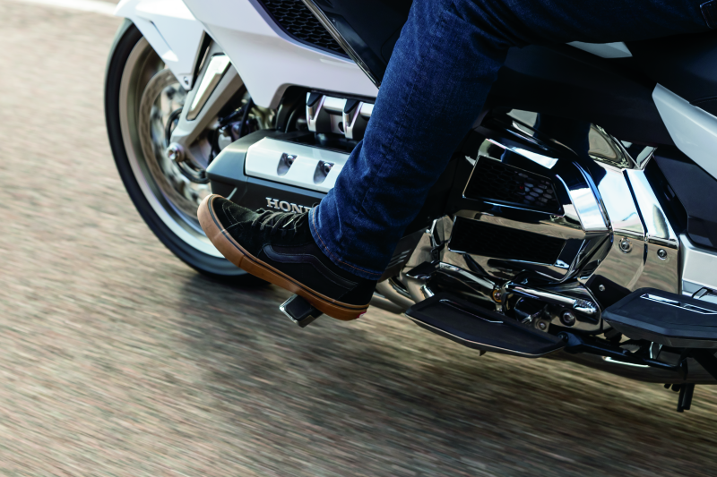 Kuryakyn Omni Cruise Mnt With Pegs Chrome Footpegs Kuryakyn