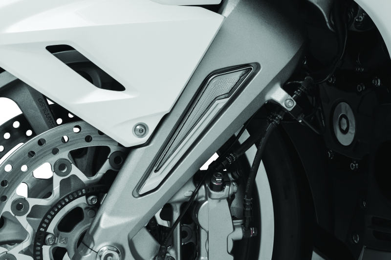 Kuryakyn Omni L.E.D. Fork Inserts 18-20 GL1800 Chrome Brackets Kuryakyn