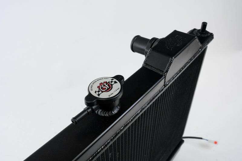 CSF 96-07 Mitsubishi Evo 4/5/6/7/8/9 Full-Slim Radiator w/12in Fan & Shroud/-16AN - Black Radiators CSF