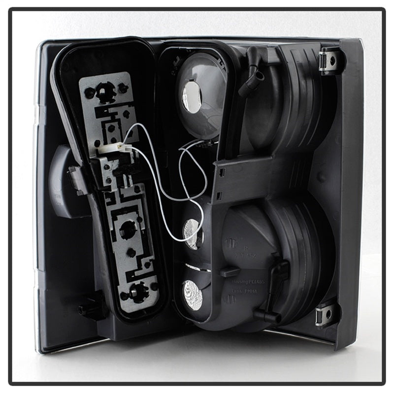 xTune Land Rover Range Rover 06-09 Euro Style Tail Lights Clear ALT-JH-LRRRS06-CL Tail Lights SPYDER