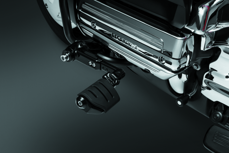 Kuryakyn Ergo III Adjustable Mount With Trident Dually ISO Pegs Gloss Black Footpegs Kuryakyn