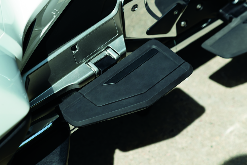 Kuryakyn Omni Transformer Passenger Flooboards Black Seats Kuryakyn