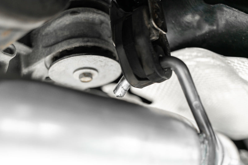 MBRP 15-16 Dodge Challenger 5.7L HEMI SS 3in Quad Split Rear Exit w/ Carbon Fiber Tips - T304 Catback MBRP