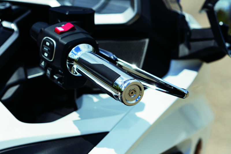 Kuryakyn Omni Grips Chrome Antennas Kuryakyn