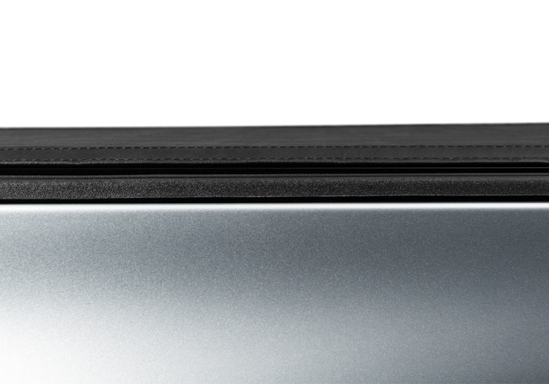 Cubierta para caja de carga Sentry de 5 pies y 6 pulgadas para Toyota Tundra 2022 de Truxedo (sin sistema de rieles de plataforma)