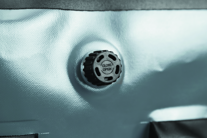 Kuryakyn Torke 24L Solo Dry Pannier Antennas Kuryakyn