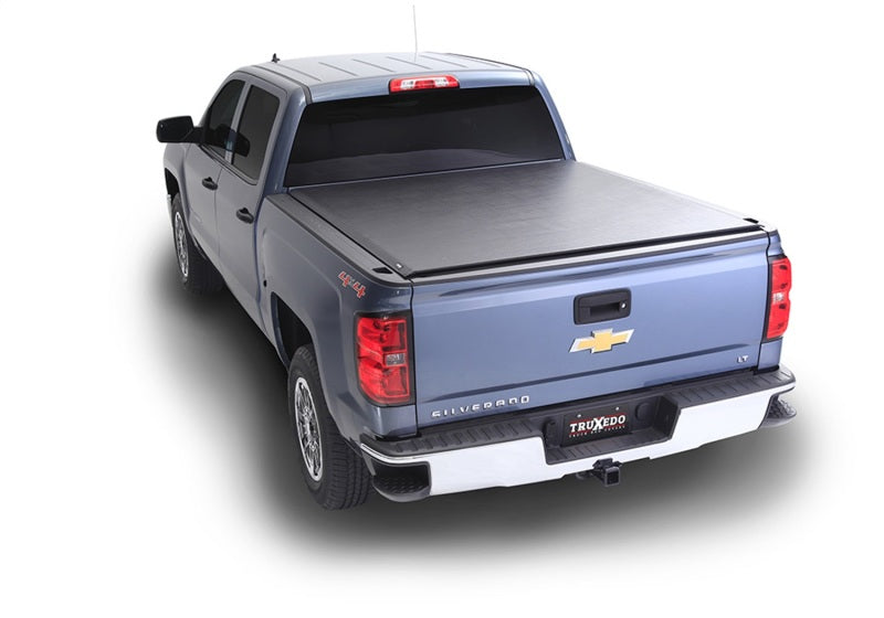 Truxedo 07-13 GMC Sierra & Chevrolet Silverado 1500 5ft 8in Deuce Bed Cover Bed Covers - Folding Truxedo
