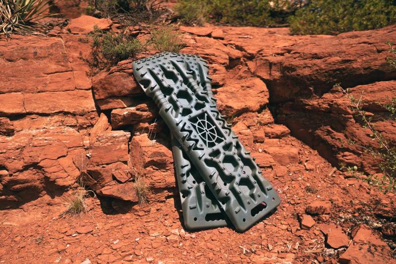 DV8 Offroad Recovery Traction Boards w/ Carry Bag - Olive Recovery Boards DV8 Offroad