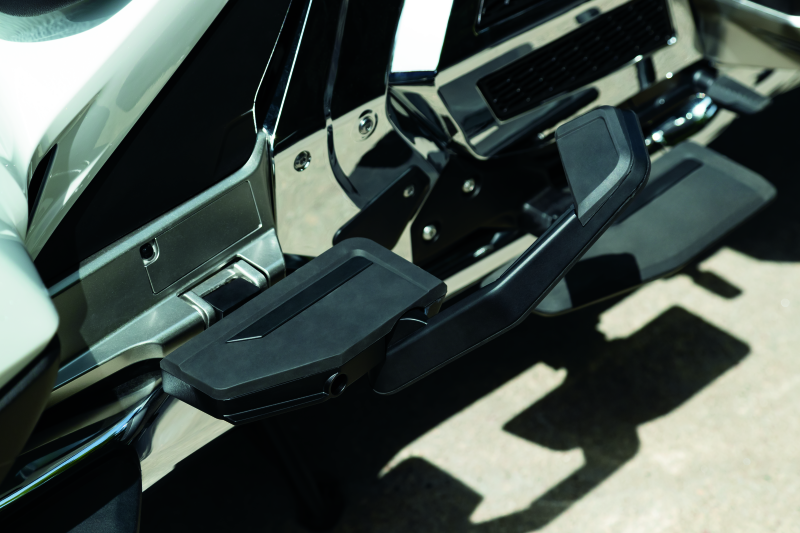 Kuryakyn Omni Transformer Passenger Flooboards Black Seats Kuryakyn