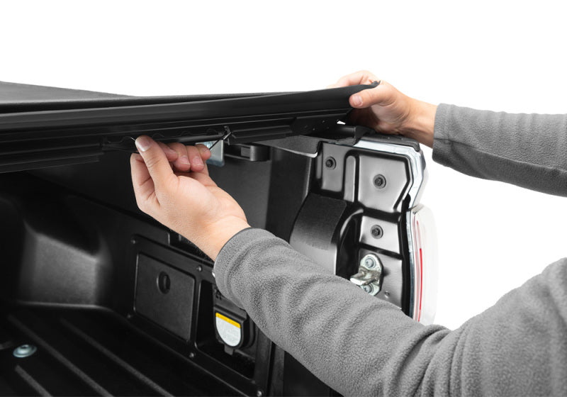 Cubierta para caja de camioneta Sentry de 6 pies para Toyota Tacoma 16-20 de Truxedo