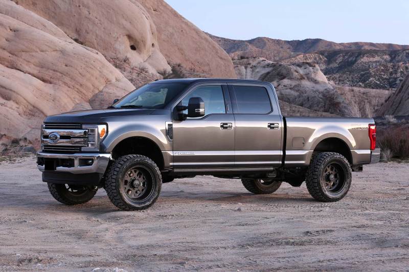 Fabtech 17-21 Ford F250/350 4WD Diesel 4in 4Link Sys w/Coils & 2.25 Dl Resi Frt & Dl Rr Shks Lift Kits Fabtech