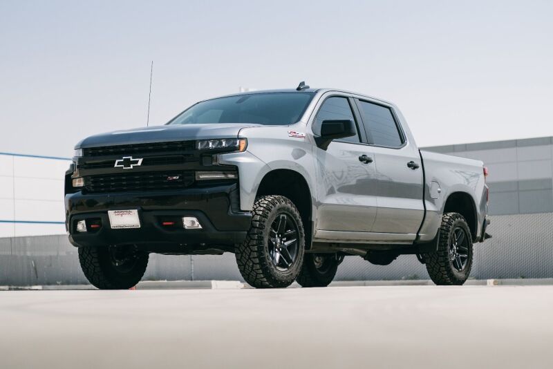 Cognito 19-24 Chevy/GMC Silverado/Sierra 1500 4WD 1in Perf Leveling Kit w/ Elka 2.0 IFP Shocks Leveling Kits Cognito