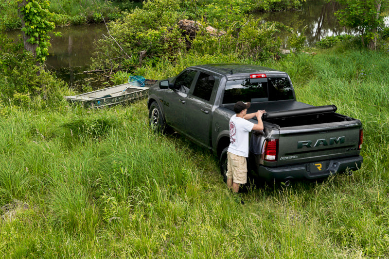 Truxedo 2019 GMC Sierra 1500 & Chevrolet Silverado 1500 (New Body) 5ft 8in Deuce Bed Cover Bed Covers - Folding Truxedo