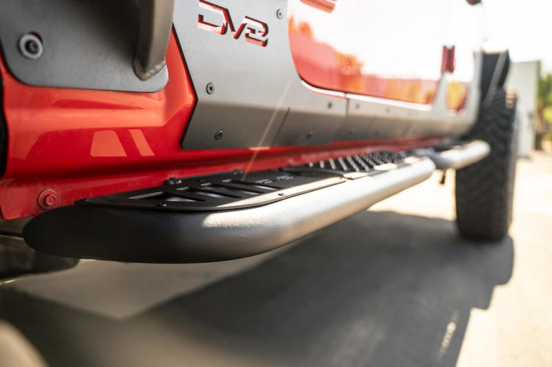 DV8 Offroad 20-23 Jeep Gladiator JT Body/Pinch Weld Mounted Step Side Steps DV8 Offroad